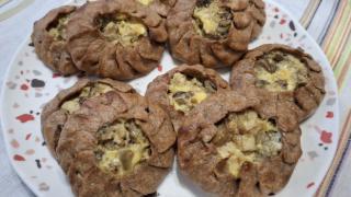 Ржаные калитки с грибами и курицей